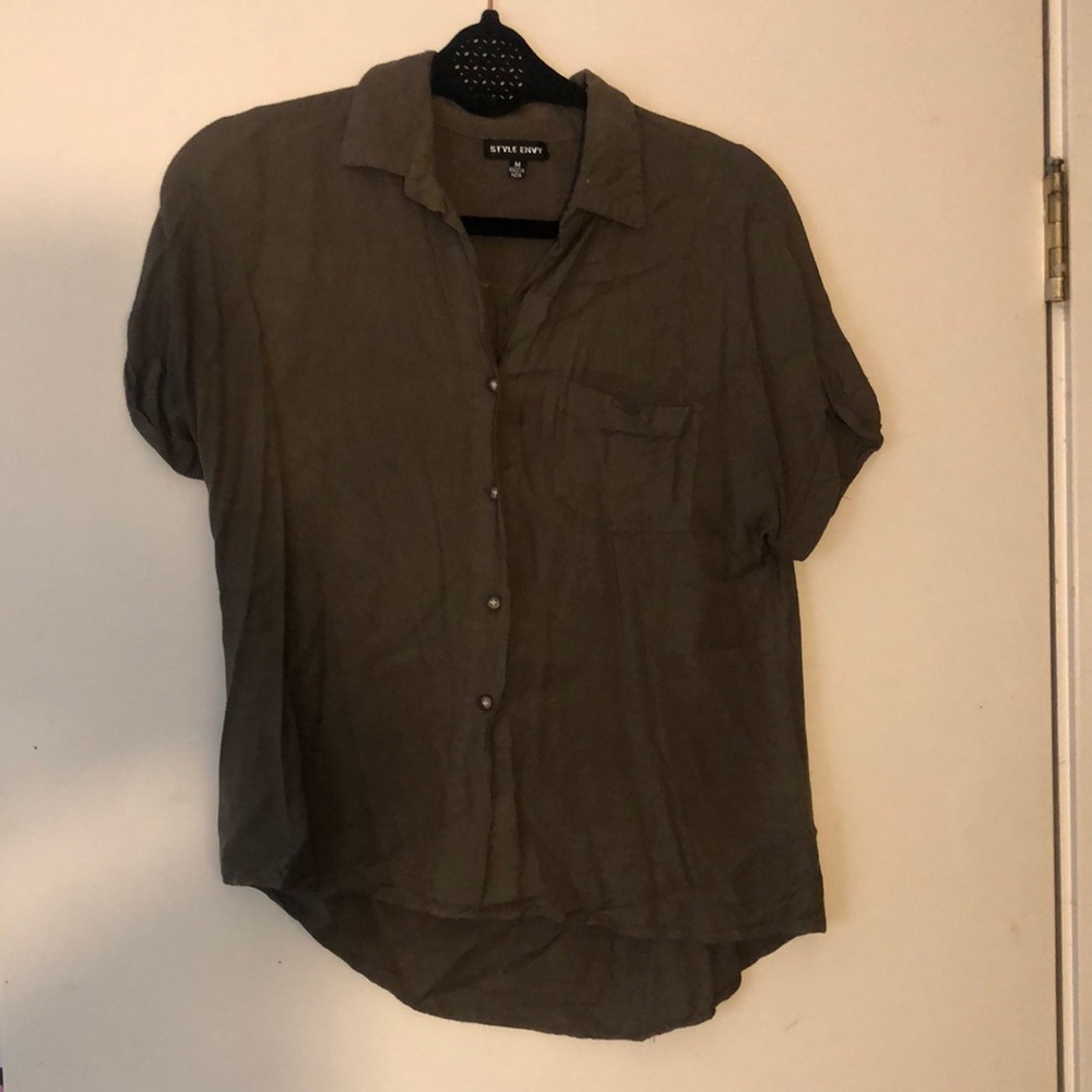 Style Envy Army Green Button Up Short Sleeve Shirt, Size M